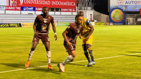 Los jugadores de Mushuc Runa celebran un gol en la Fecha 4 del cuadrangular de la Copa Ecuador, el 22 de septiembre de 2022.