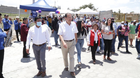 El alcalde de Quito, Santiago Guarderas, en un recorrido en Calderón, el 27 de agosto de 2022.