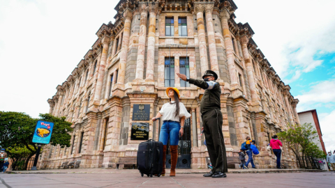 Una turista en la provincia de Azuay, en mayo de 2022.