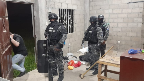 Imagen del operativo policial donde 19 integrantes de los Chone Killers fueron detenidos, el 28 de septiembre de 2022.