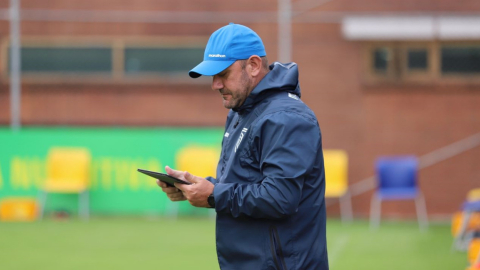 Alejandro Manograsso, analista de video y datos de la selección ecuatoriana, durante un entrenamiento en Quito.