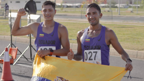 David Hurtado y Brian Pintado festejan su victoria en los Juegos Suramericanos de Asunción, el 12 de octubre de 2022. 