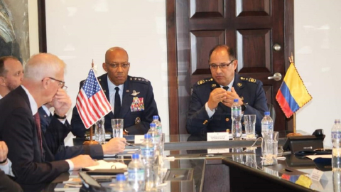 El comandante general de la FAE, Gabriel García Urbina, recibió la visita del general Charles Brown, comandante de la Fuerza Aérea de Estados Unidos, Quito,  13 de octubre de 2022. 