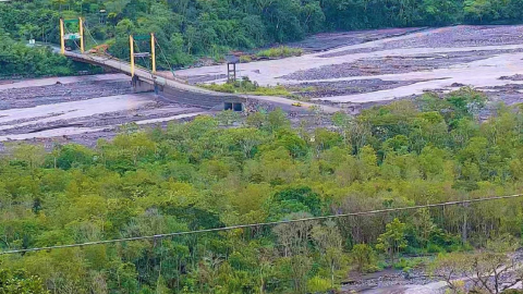 Vista panorámica sobre el río Upano, reabierto al paso vehicular, el 16 de octubre de 2022. 