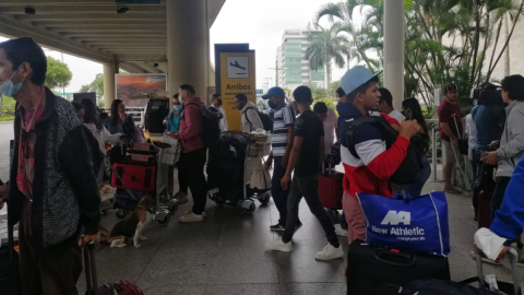 Flujo de pasajeros en el Aeropuerto de Guayaquil, este lunes 24 de octubre de 2022. 