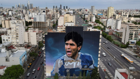 Vista panorámica del mural de Diego Armando Maradona, en Buenos Aires.