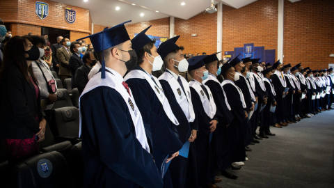 Ceremonia de graduación de los alumnos en dirección técnica del Instituto Superior Tecnológico de Fútbol de Quito.