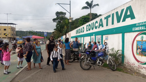 Estudiantes de la escuela 5 de Agosto, en Esmeraldas, el 26 de agosto de 2022.