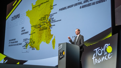 Christian Prudhomme, director del Tour de Francia, presenta el recorrido para 2023. 