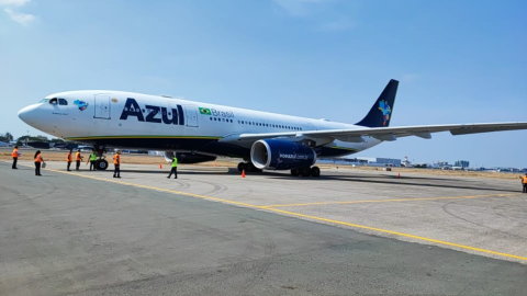 Arribo del vuelo chárter del club brasileño Flamengo, a la Base Aérea Simón Bolívar de Guayaquil, el 26 de octubre de 2022.