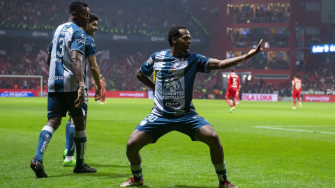 El ecuatoriano Romario Ibarra festeja un gol ante Toluca, en la final de ida del torneo mexicano, el 27 de octubre de 2022.