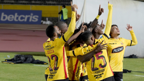 Los jugadores de Barcelona festejan un gol frente a Cumbayá, el 22 de octubre de 2022 en el estadio Olímpico Atahualpa.