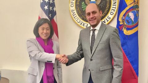 La representante de Comercio de Estados Unidos, Katherine Tai; y el ministro de Producción, Julio José Prado, el 27 de octubre de 2022.