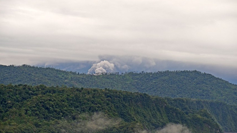 Actividad del volcán Sangay, el 5 de noviembre de 2011. 