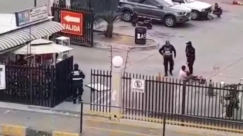 Militares y guardias de seguridad detuvieron a dos sospechosos de robo en el Parque California, en Guayaquil, el 9 de noviembre de 2022.