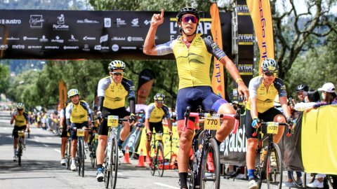 Ciclistas durante la primera edición de L'Étape Ecuador, en Cuenca, el 20 de febrero de 2022.