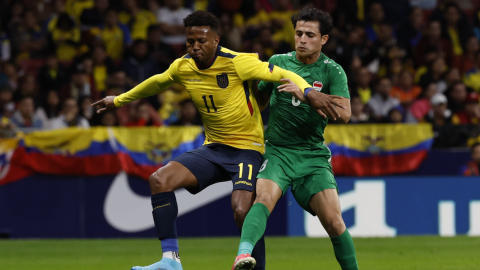 El delantero de Ecuador, Michael Estrada, controla una pelota en el partido ante Irak, en Madrid, el 12 de noviembre de 2022.