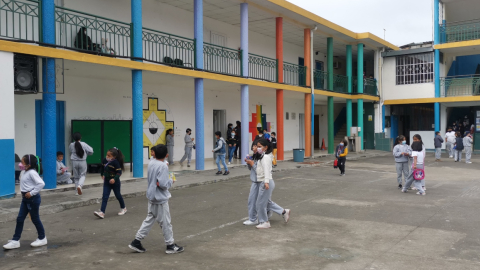 Estudiantes de una escuela fiscal de Quito, el 22 de abril de 2022.