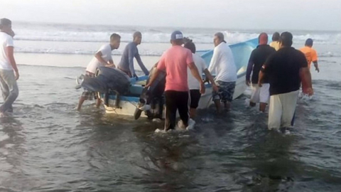 Imagen referencial de migrantes saliendo en lanchas del Puerto Aristas en Chiapas, en 2019. 