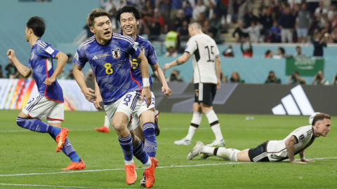 Ritsu Doan de Japón celebra el gol del empate durante frente a Alemania por el Grupo E del Mundial de Qatar, el 23 de noviembre de 2022.