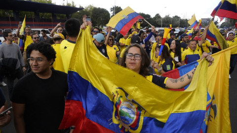 HInchas de Ecuador celebrar el triunfo mundialista ante Qatar, el 20 de noviembre de 2022.