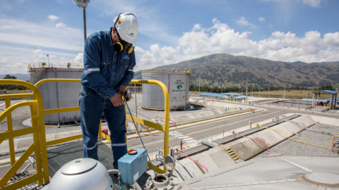 Despacho de gasolinas en la Terminal Riobamba de Petroecuador, foto de Archivo de 2016.