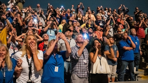 Asistentes al lanzamiento de Artemis I a la Luna, en el Centro Espacial Kennedy, Estados Unidos, el 16 de noviembre de 2022. 