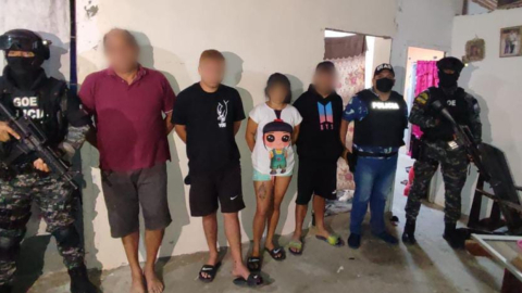 Parte de los detenidos, integrantes de Los Choneros, por la Policía en Manabí, el 28 de noviembre de 2022.