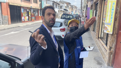 Pablo Ceballos, observador argentino, acompañó a una censista en La Vicentina, el 28 de noviembre de 2022. 