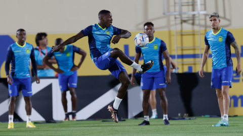 El centrocampista de la selección de Ecuador Moisés Caicedo durante el entrenamiento del lunes 28 de noviembre.