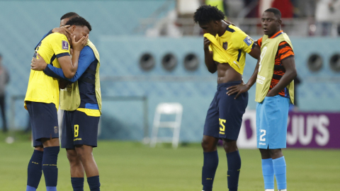 Los jugadores ecuatorianos se lamentan después de perder ante Senegal, el 29 de noviembre de 2022.