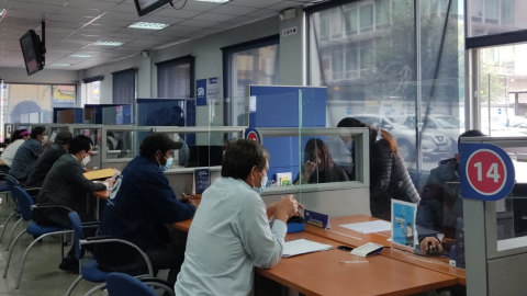 Usuarios en las oficinas del SRI el 2 de diciembre de 2022.