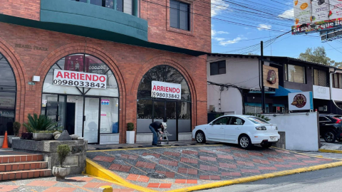 Un letrero de arriendo en un barrio residencial del norte de Quito, el 8 de noviembre de 2022.