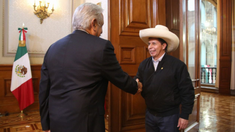 El presidente de México, Andrés López, junto al entonces mandatario de Perú, Pedro Castillo, el 18 de septiembre de 2021.