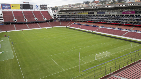 Vista panorámica del estadio Rodrigo Paz Delgado, en Quito, diciembre de 2022.