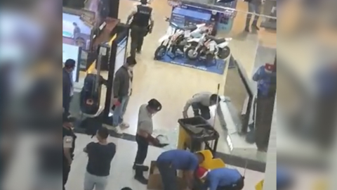 La Policía llegó al centro comercial Mall del Sol para detener una acción delincuencial, el 9 de diciembre de 2022.