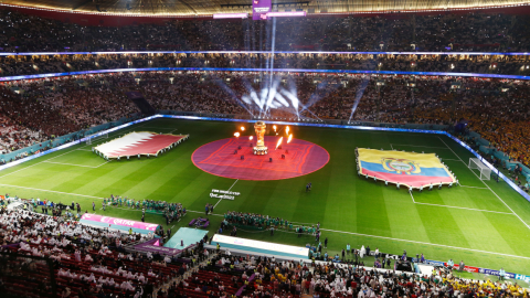 Imagen de la ceremonia previa al primer partido del Mundial entre Qatar y Ecuador, el 20 de noviembre de 2022, en el estadio Al Bayt.