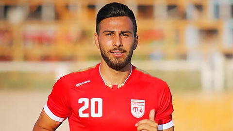 Amir Nasr-Azadani, jugador de la selección nacional de Irán. 