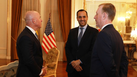 El canciller Juan Carlos Holguín junto al embajador de Estados Unidos en Ecuador, Michael Fitzpatrick, durante la visita del secretario de Seguridad, Alejandro Mayorkas, el 7 de diciembre de 2022.