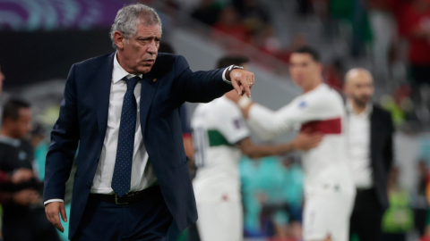 El seleccionador Fernando Santos dirigiendo a Portugal en el partido por el Mundial 2022 ante Marruecos.