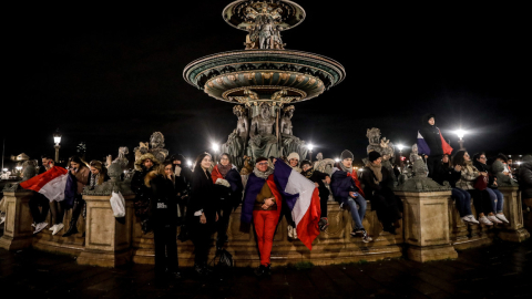 Hinchas reunidos para recibir a la selección francesa en París, el 19 de diciembre de 2022.