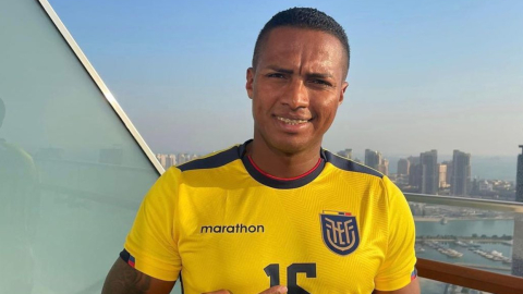 Antonio Valencia, apoyando a la selección ecuatoriana durante el Mundial de Qatar.