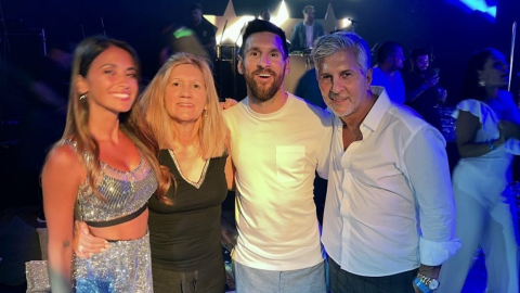 Lionel Messi junto a su esposa y sus padres en la fiesta que hizo en Rosario, el jueves 29 de diciembre de 2022.