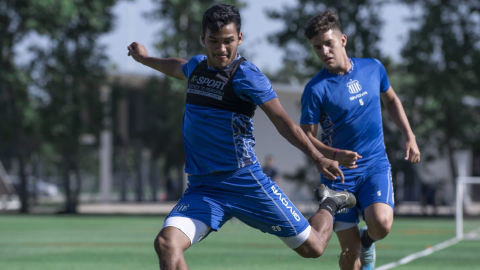 Samuel Sosa (i), durante un entrenamiento con Talleres de Córdoba, en 2022.