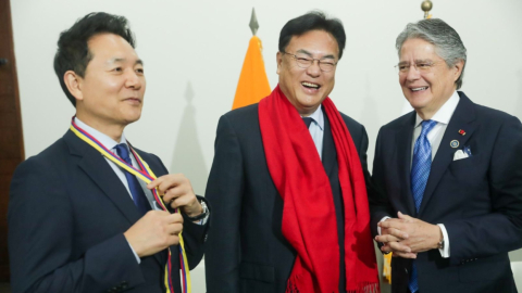 El presidente Guillermo Lasso se reunió con el vicepresidente de la Asamblea Nacional de Corea del Sur, Chung Jin-Suk, en Brasilia, Brasil, durante la investidura de Lula da Silva, el 2 de enero de 2023.