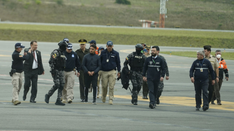 El exteniente de Policia, Germán Cáceres, durnate su llegada a Quito procedente de Bogotá, el 3 de enero de 2023.