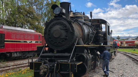 Mantenimiento a una de las locomotoras de Ferrocarriles del Ecuador, en enero de 2021.