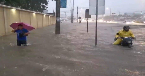 La avenida Juan Tanca Marengo fue una de las arterias afectadas por la tormenta eléctrica en Guayaquil, el 28 de febrero.