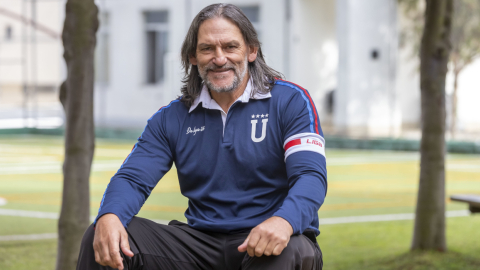 Hans Ortega, campeón con Liga de Quito en 1990, luce el uniforme del equipo de sus amores. 