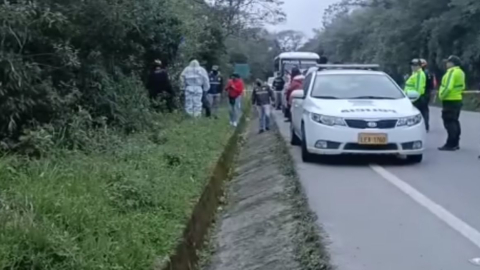 Policías encontraron los restos de una persona en la vía Loja-Catamayo, el 12 de enero de 2023. 